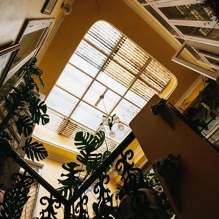 Rock Cliff Home Stay Шилонг Екстериор снимка