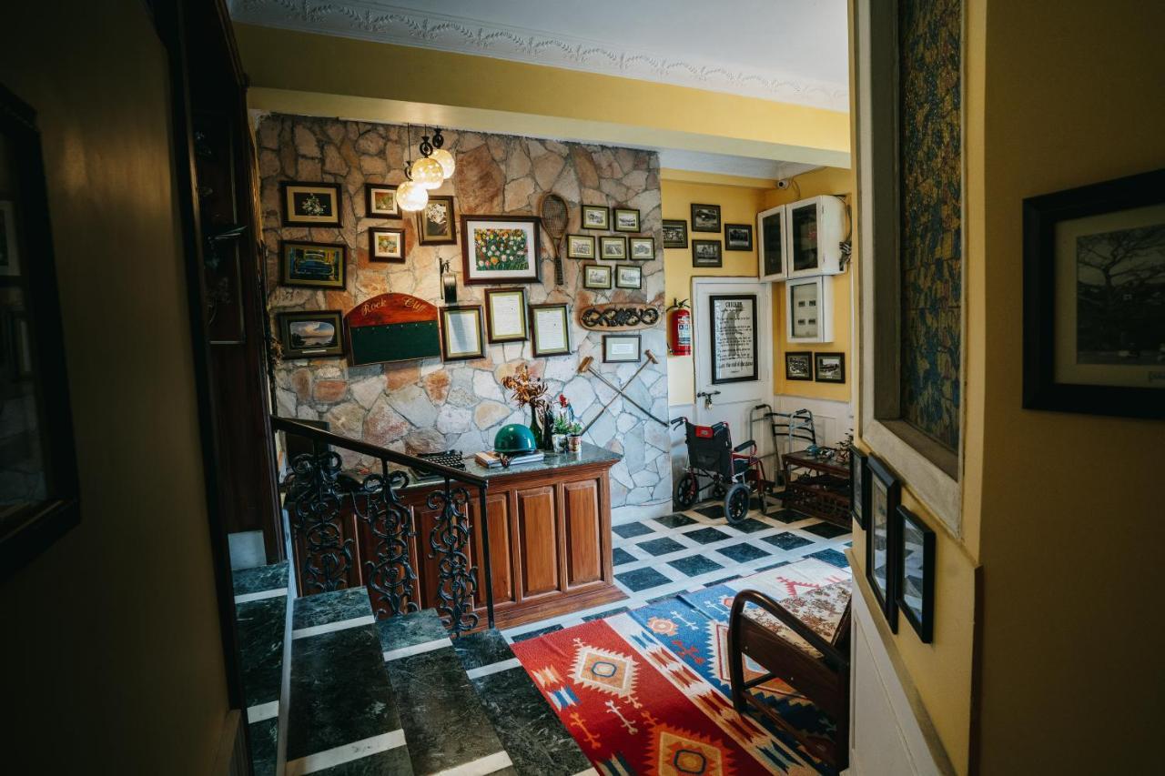 Rock Cliff Home Stay Шилонг Екстериор снимка