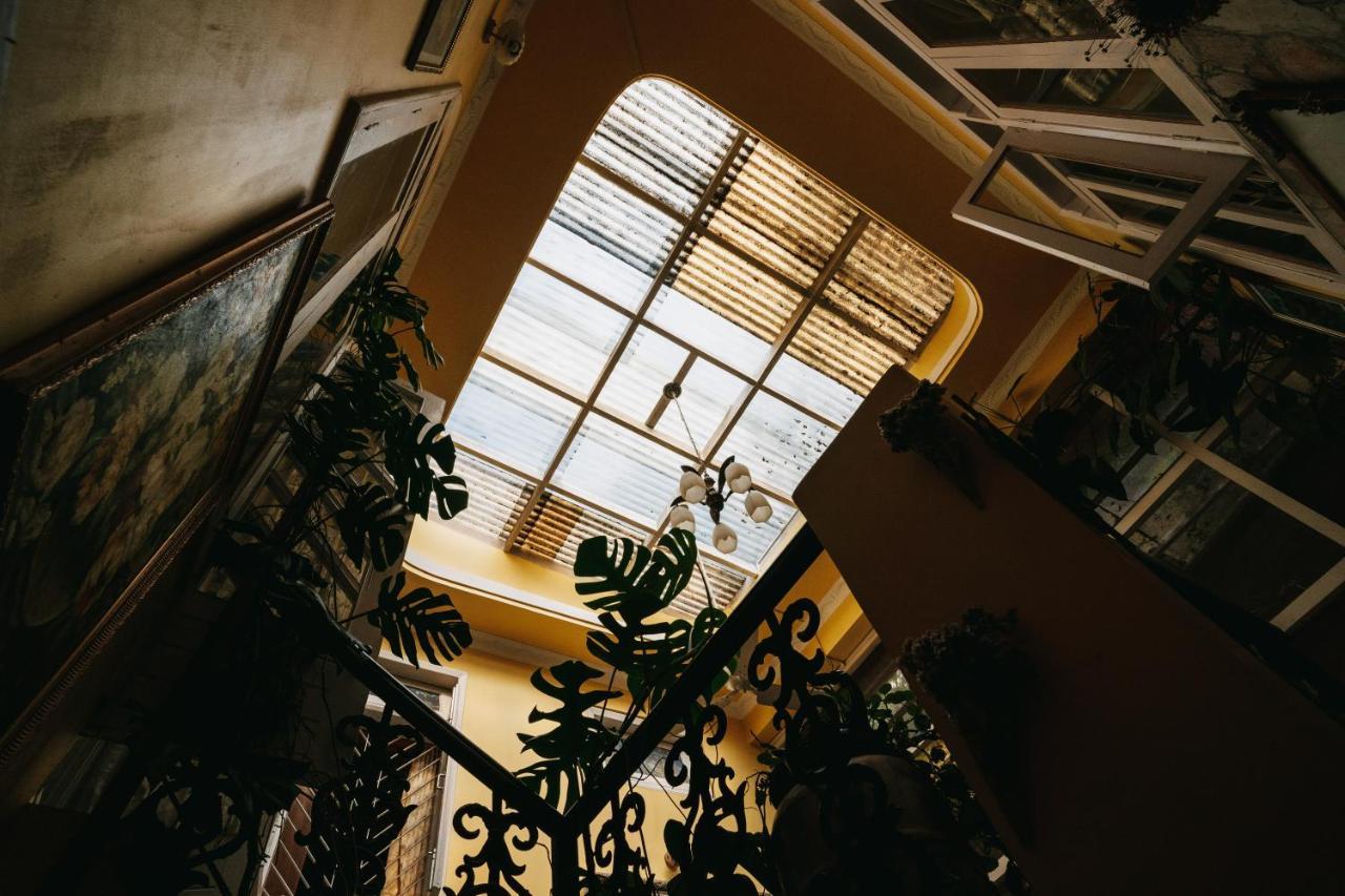 Rock Cliff Home Stay Шилонг Екстериор снимка
