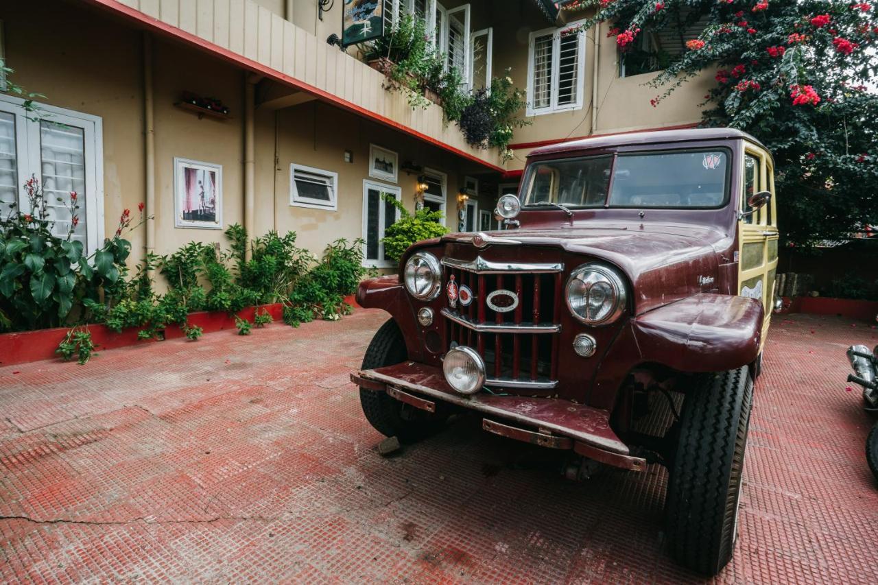 Rock Cliff Home Stay Шилонг Екстериор снимка