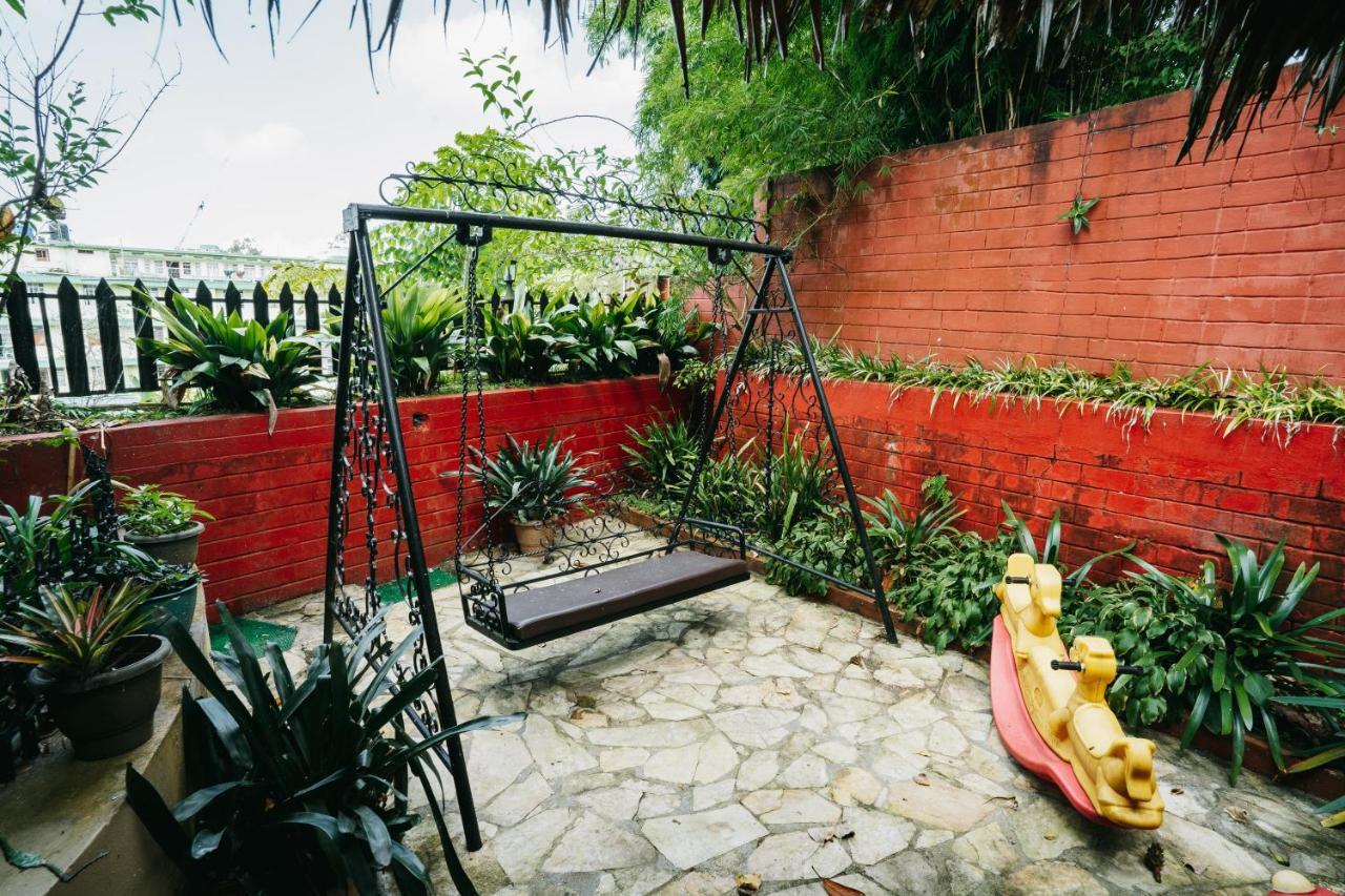 Rock Cliff Home Stay Шилонг Екстериор снимка
