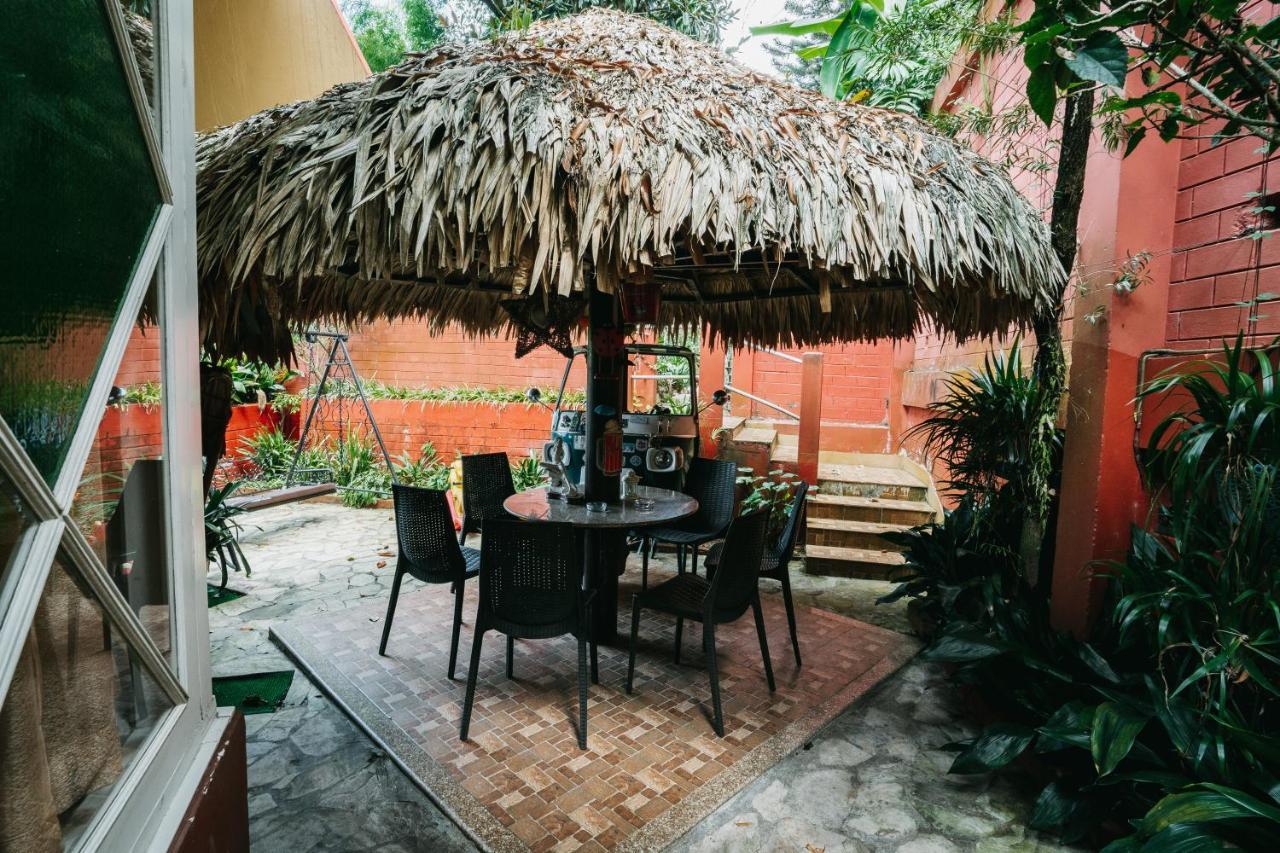 Rock Cliff Home Stay Шилонг Екстериор снимка