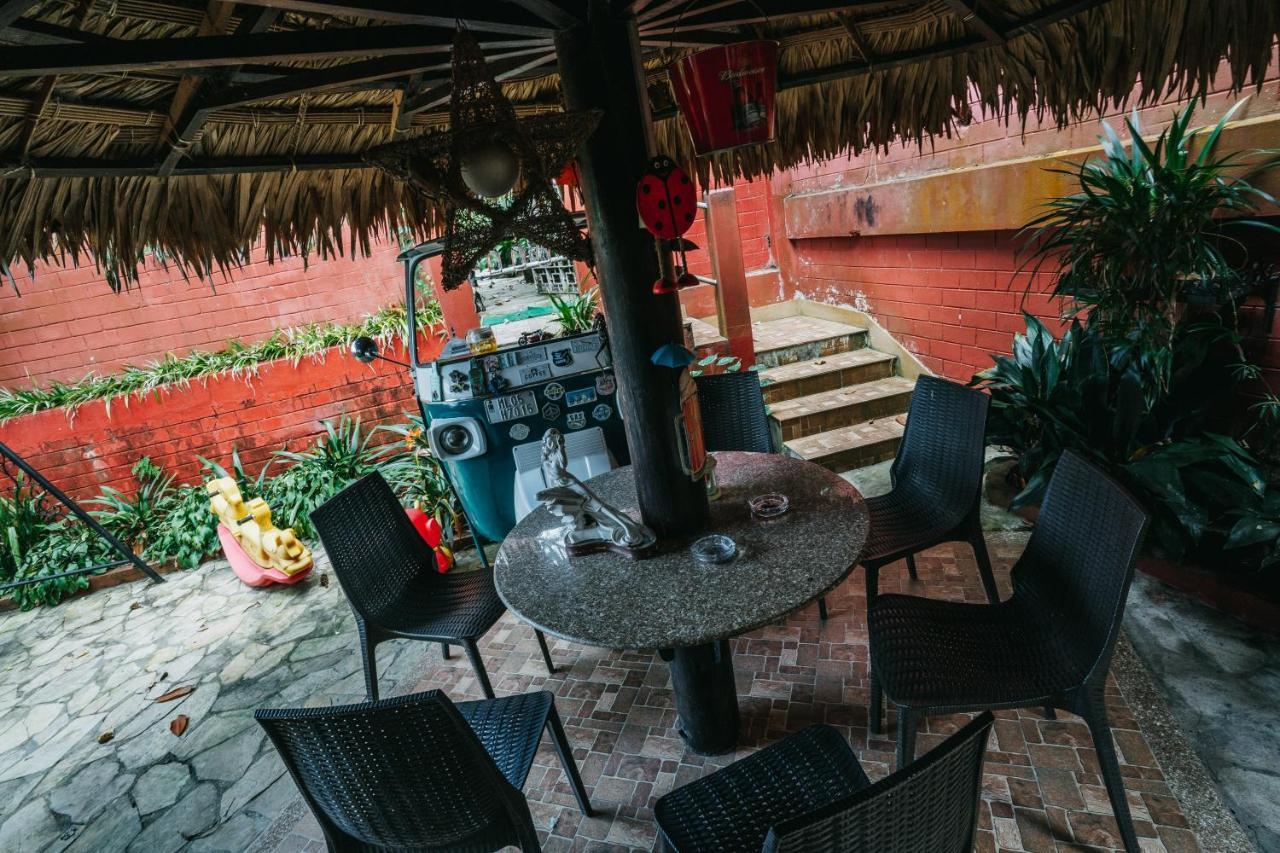 Rock Cliff Home Stay Шилонг Екстериор снимка