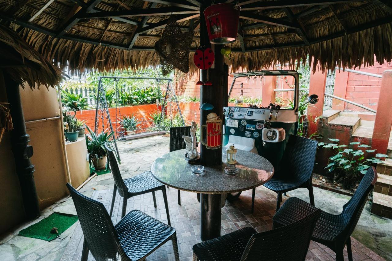 Rock Cliff Home Stay Шилонг Екстериор снимка
